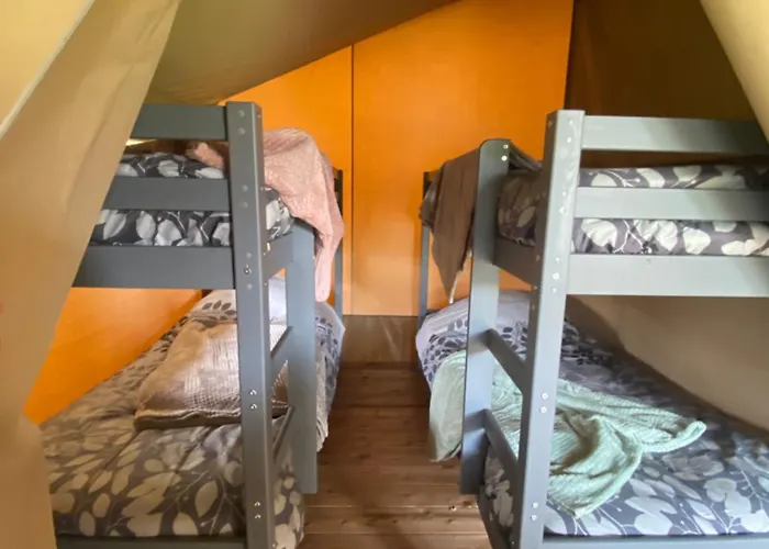 Tente de luxe Safaritent Met Privé Sanitair Nistelrode