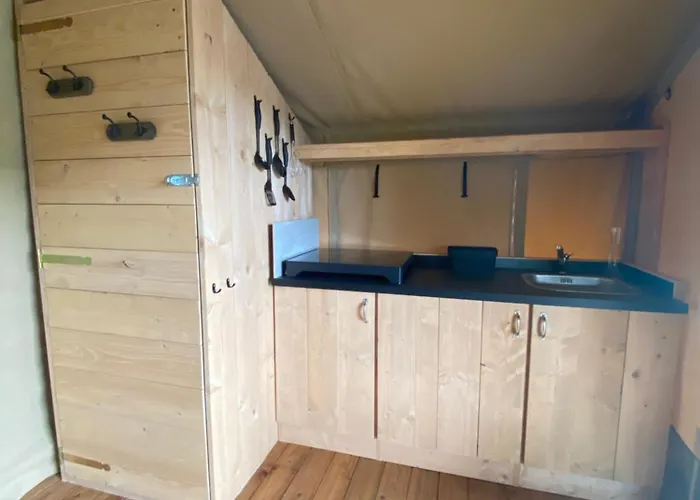 Tente de luxe Safaritent Met Privé Sanitair