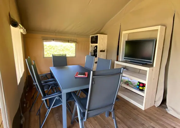 Safaritent Met Privé Sanitair * Nistelrode